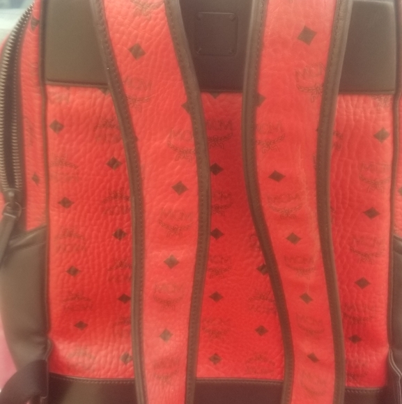 backpack - Picture 3 of 6